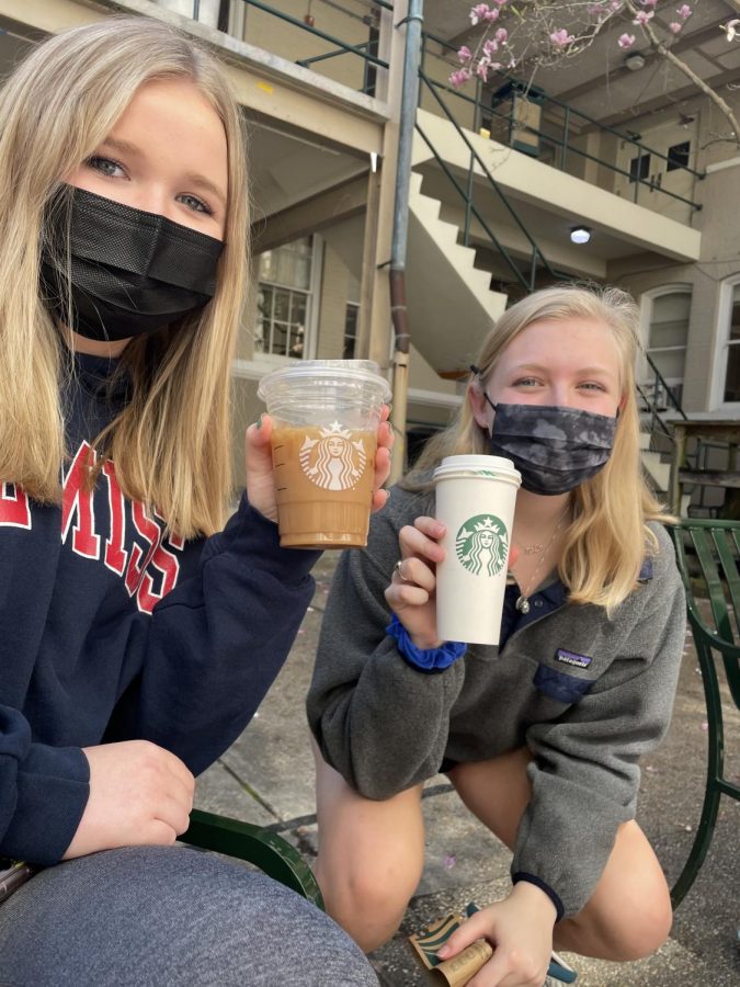Seniors Sarah Sumrall and Serena Klebba pose with their drinks from Starbucks! 