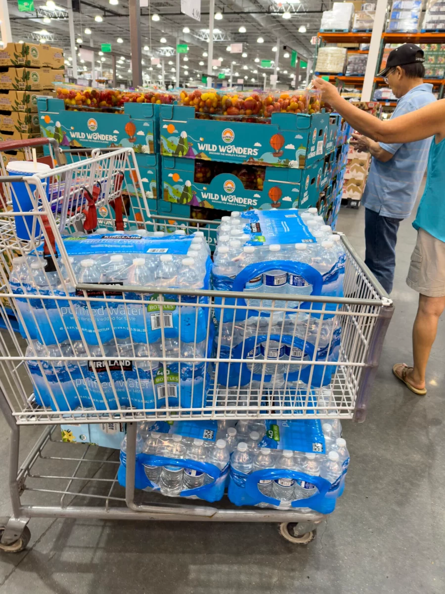 People stock up on bottled water from Costco in preparation for the salt water crisis. Photo by Chris Granger. 