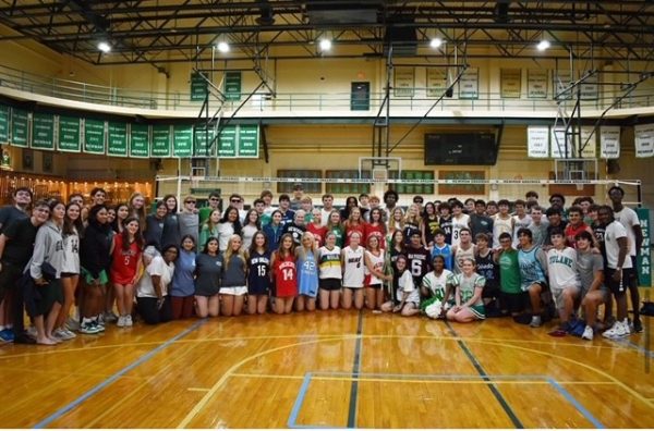 The Senior class photo following their win!